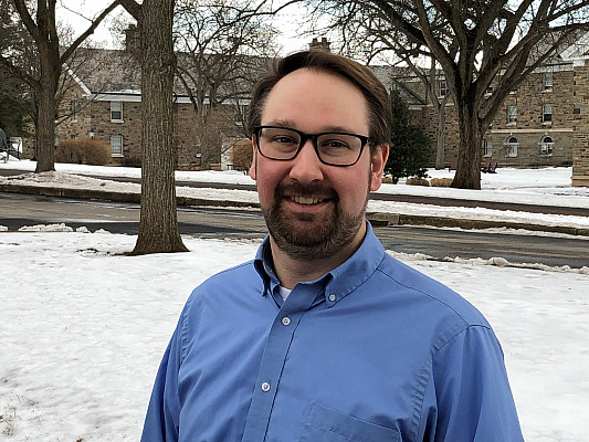 Stephen Buss, LIT's New Web & Systems Management Librarian
