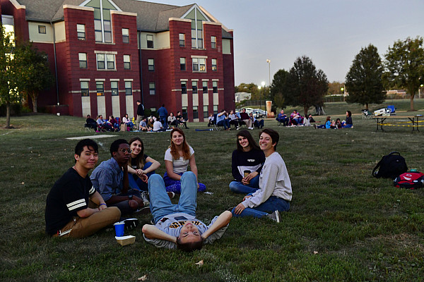 Ursinus families and friends enjoying a Movie on Paisley Beach.