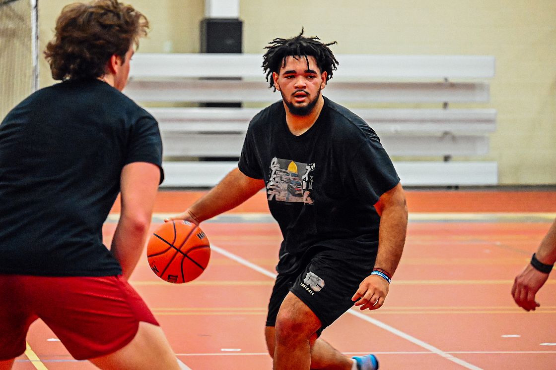 At Ursinus, students really have the spirit of competition during intramural basketball season in the Floy Lewis Bakes Field House.