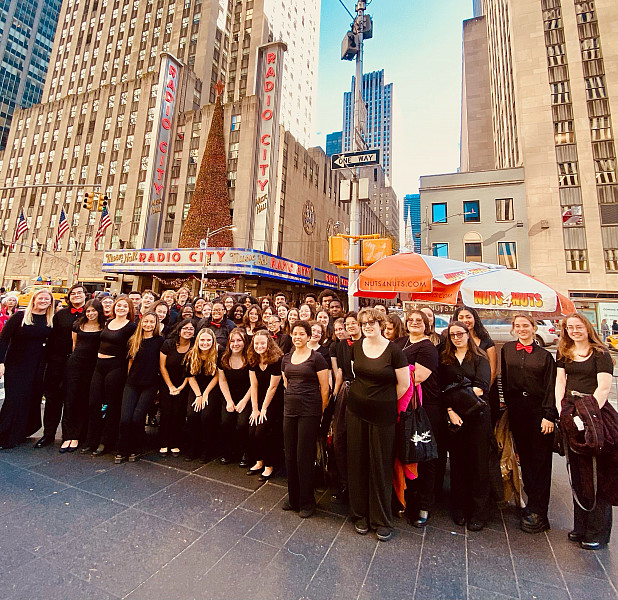 Voices of Ursinus performance at Radio City Music Hall, opening for the Rockettes (2023)