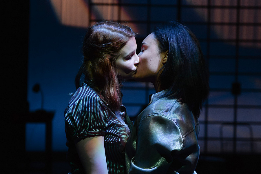 Stop Kiss