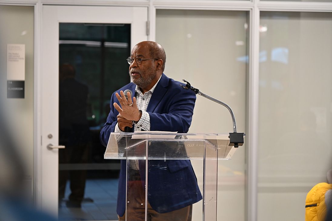 Michael L. Carter, Board P'04, P'07.