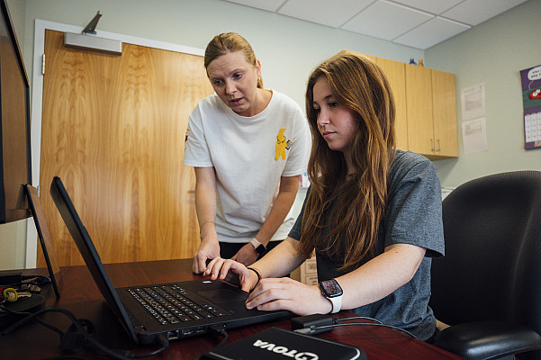 Student working along side her mentor to perform research in the TRACE lab.