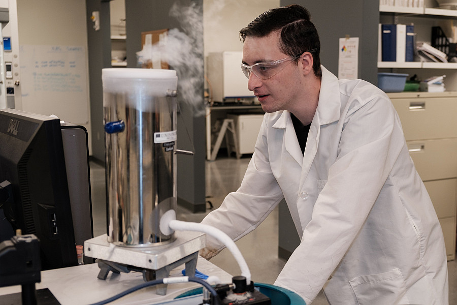 After completing an immersive REU program in chemistry last summer at University of Kansas, Dylan Ford's '25 research abstract was s...