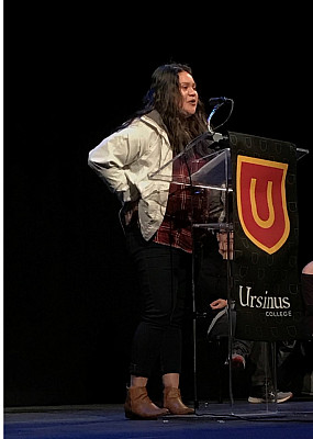 Susie Zelaya Rivera speaks to her fellow students.