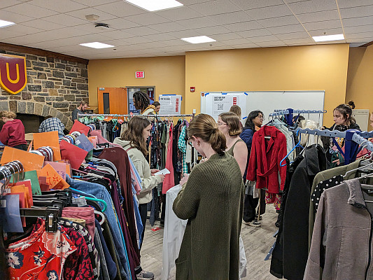Participants shopping at a BearShare event.