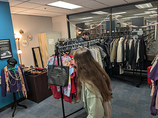 Students browsing for items at BearShare.