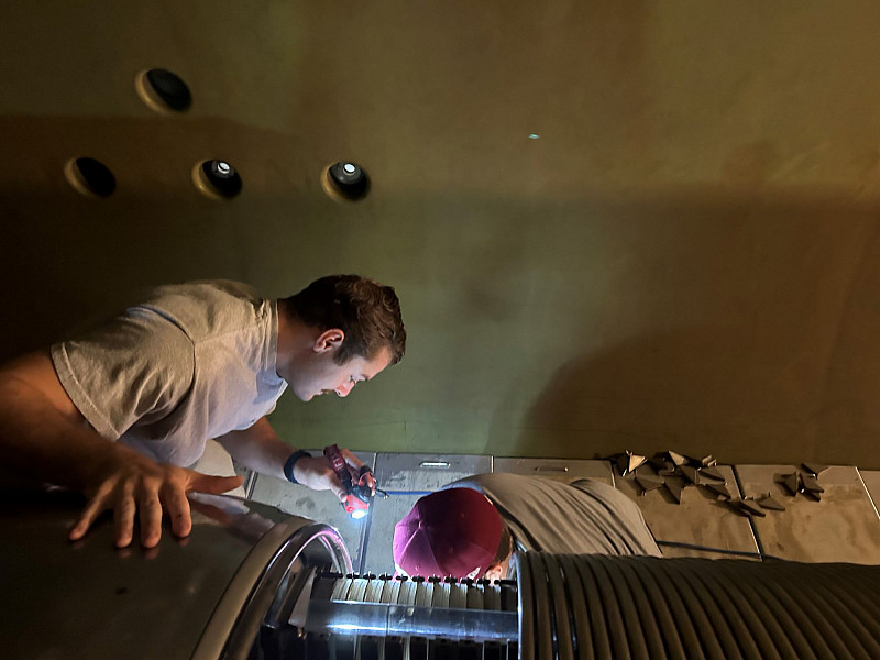 Students working in the Physics Lab.