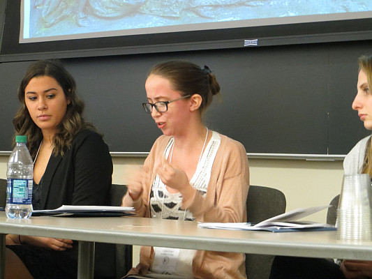 Lauren Geiger ('19) presents her work.