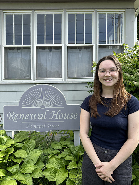 Gillian Falen '25 is interning at Renewal House located in Upstate New York. Renewal House is an advocacy, support, and resource center f...