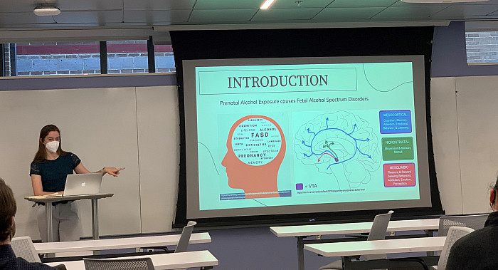 Kevyn Dewees presents Neuroscience honors research