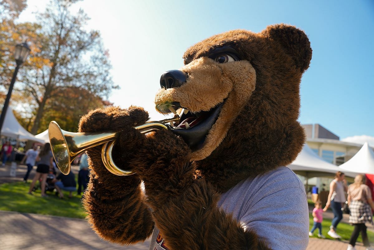 Bear and trumpet at Homecoming 2023