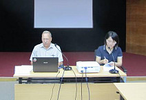 Professor Clark presenting in Quanzhou, Fujian