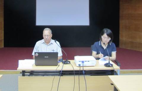 Professor Clark presenting in Quanzhou, Fujian