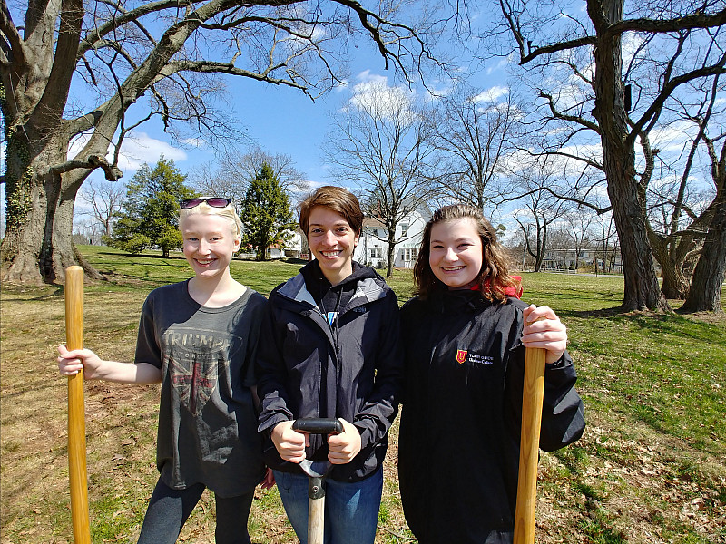2018 Farm Fellows Jess Greenburg '21, Madi Moses '20, and Paige Miller '21