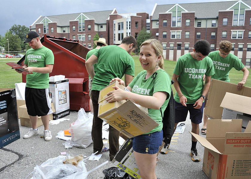 Students helped first year families get their cardboard recycled during move in day