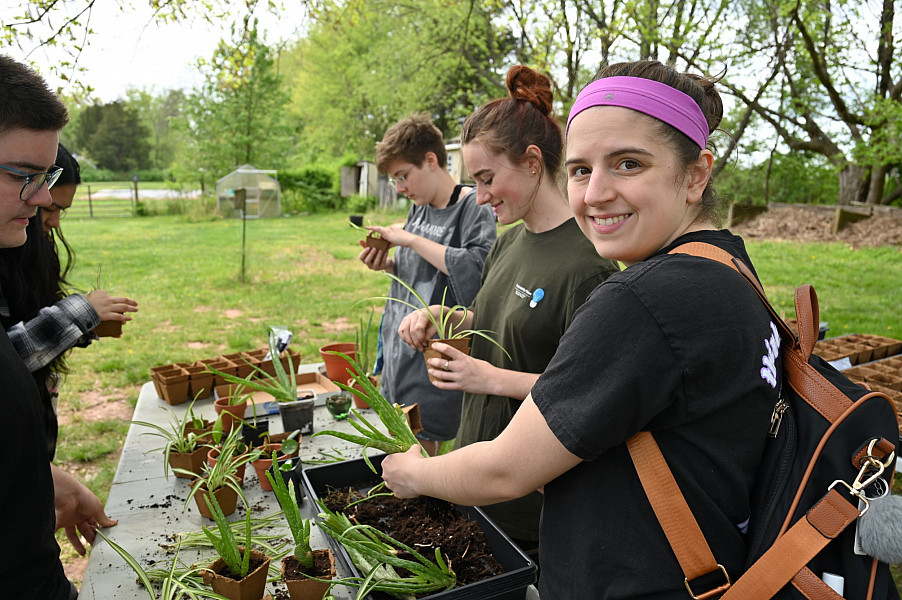 Students participate in annual Earth Fest activity 