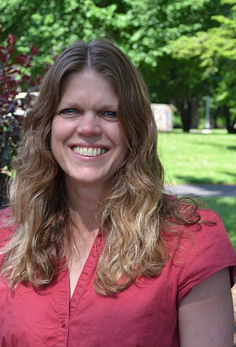  Headshot of Dawn Rhoads